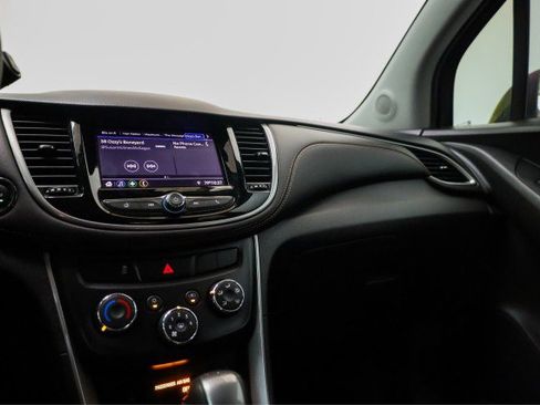 Used 2022 Chevrolet Trax LT w/ Midnight Edition image 13