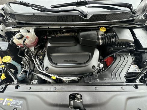 Used 2025 Chrysler Pacifica Select FWD image 34