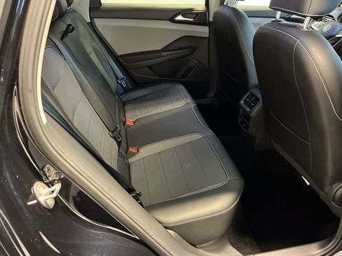Certified 2023 Volkswagen Taos SE w/ Panoramic Sunroof Package FWD image 12