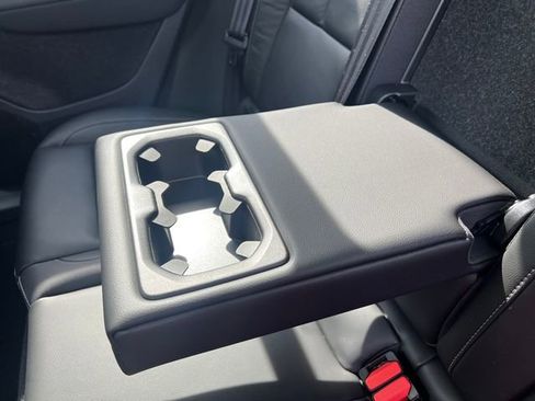 Used 2023 Volvo XC40 B5 Ultimate image 30