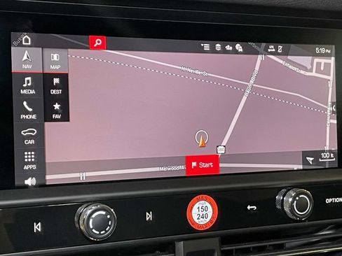 Certified 2026 Porsche Macan AWD/4WD image 28