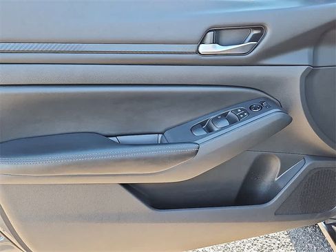 Used 2024 Nissan Altima 2.5 SV image 12