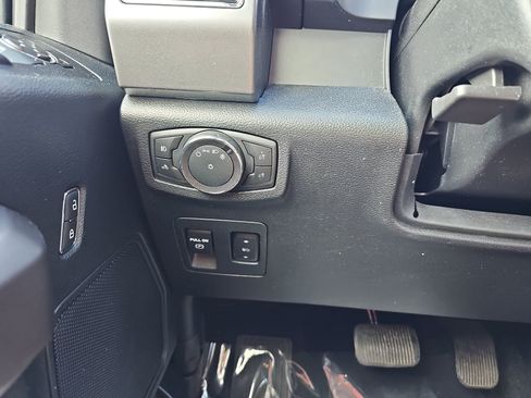 Used 2019 Ford F150 XLT w/ Equipment Group 302A Luxury AWD/4WD image 31