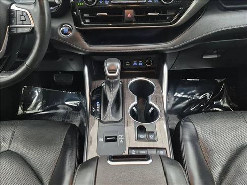 Used 2022 Toyota Highlander Limited FWD image 12