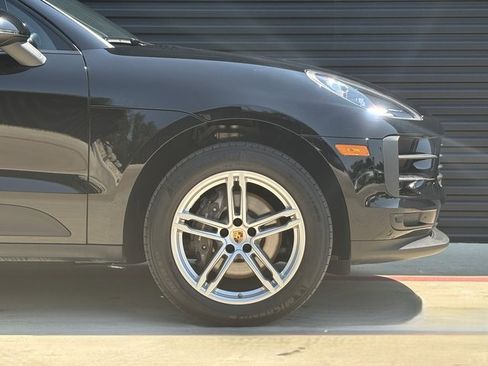 Certified 2021 Porsche Macan image 11