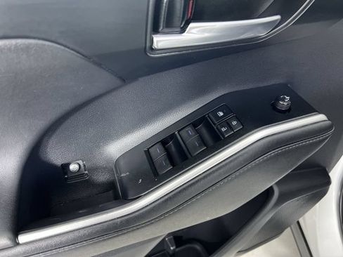 Used 2022 Toyota Highlander XLE AWD/4WD image 24