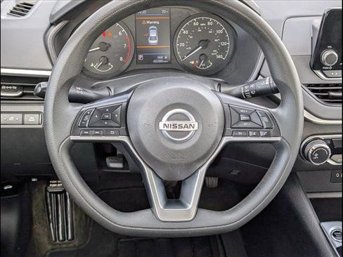 Used 2022 Nissan Altima 2.5 S FWD image 12