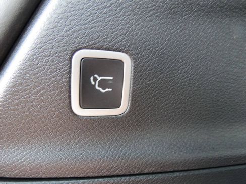 Used 2021 Chrysler Pacifica Touring AWD/4WD image 39