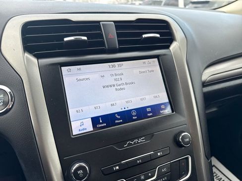 Used 2020 Ford Fusion SE image 29