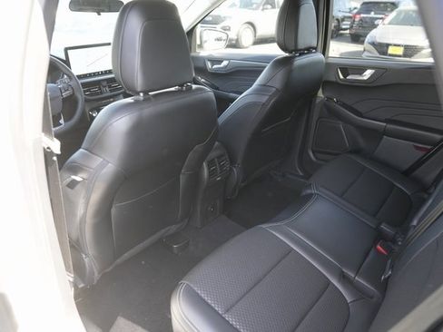 Used 2025 Ford Escape SE image 11