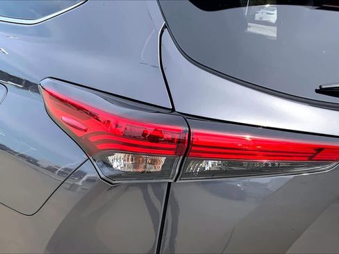 Used 2023 Toyota Highlander Limited image 28