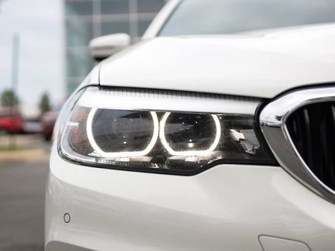 Used 2017 BMW 530i xDrive AWD/4WD image 15
