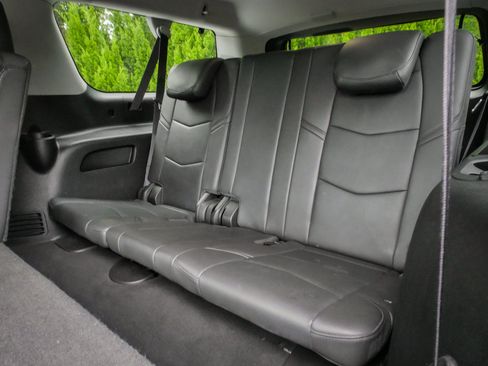 Used 2018 Cadillac Escalade ESV Luxury RWD image 33
