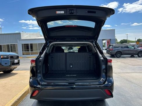 Used 2025 Toyota Highlander XLE AWD/4WD image 10