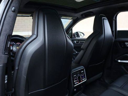 Used 2023 Porsche Cayenne Turbo AWD/4WD image 21