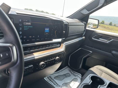 Used 2024 Chevrolet Silverado 1500 LT w/ Z71 Off-Road Package AWD/4WD image 23
