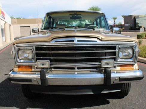 Used 1990 Jeep Grand Wagoneer image 11