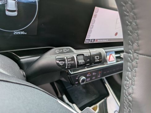 Certified 2023 Kia Niro Wave FWD image 33