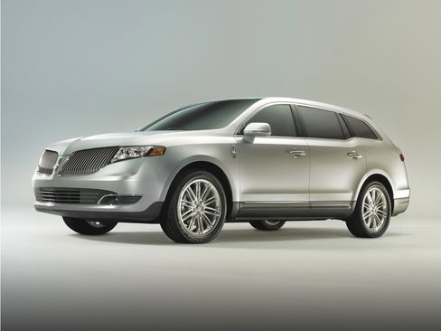 Used 2013 Lincoln MKT AWD image 1