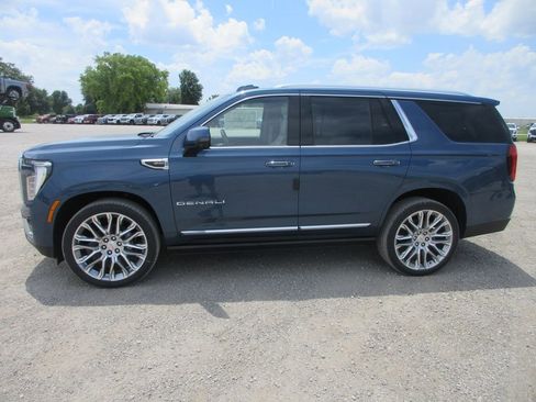 New 2026 GMC Yukon Denali w/ Denali Reserve Package AWD/4WD image 7