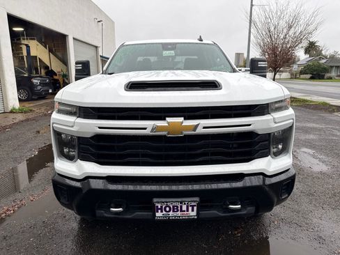 Used 2024 Chevrolet Silverado 2500 Custom w/ Custom Value Package image 8