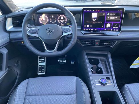 New 2026 Volkswagen Tiguan SE R-Line FWD image 9