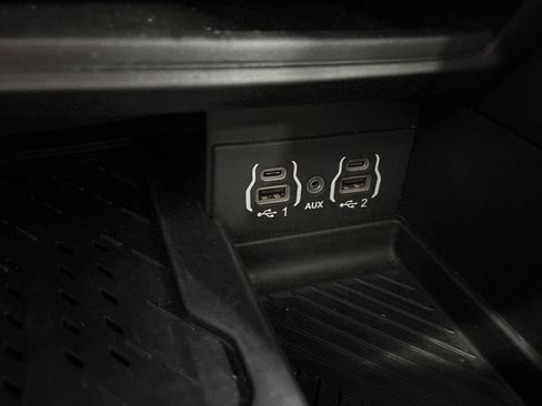 Used 2025 Chrysler Pacifica Limited FWD image 30