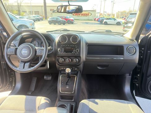 Used 2015 Jeep Patriot Latitude AWD/4WD image 32