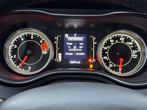 Used 2020 Jeep Cherokee Latitude Plus image 32