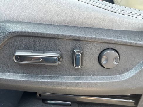 Used 2025 Honda Pilot Touring image 10