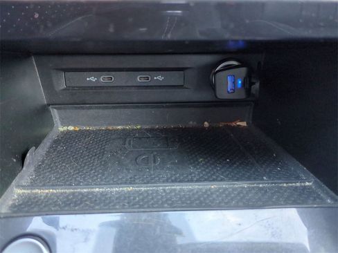 Used 2023 Volkswagen Tiguan SE R-Line image 27