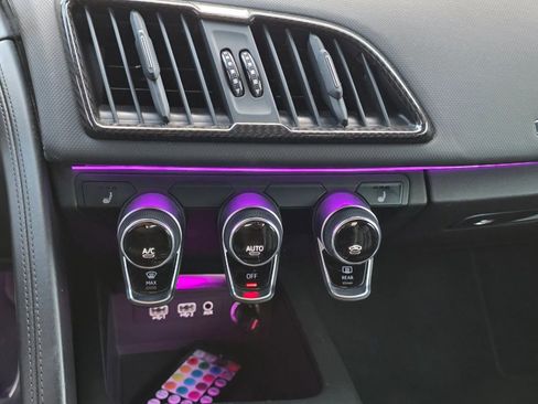 Used 2018 Audi R8 V10 w/ Premium Package image 15