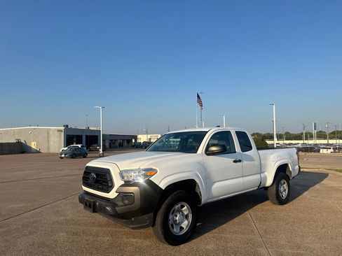 Used 2023 Toyota Tacoma SR RWD image 5