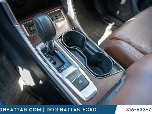 Used 2022 Subaru Ascent Touring AWD/4WD image 15
