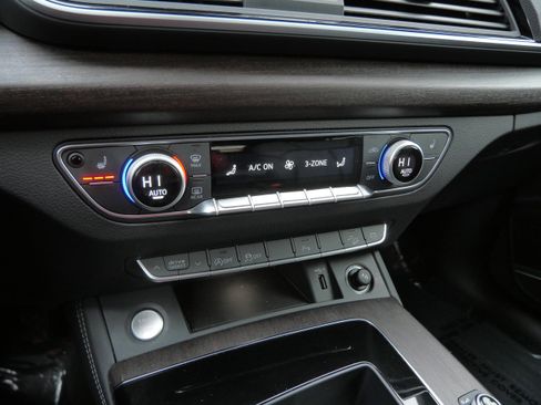 Used 2025 Audi Q5 2.0T Premium Plus w/ Premium Plus Package AWD/4WD image 23