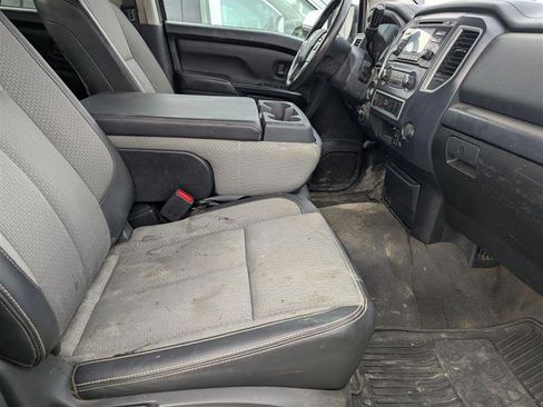 Used 2017 Nissan Titan S image 5