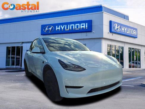Used 2024 Tesla Model Y Long Range image 1