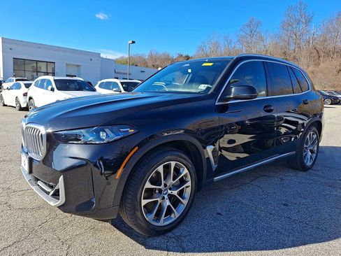 Used 2025 BMW X5 xDrive50e image 3