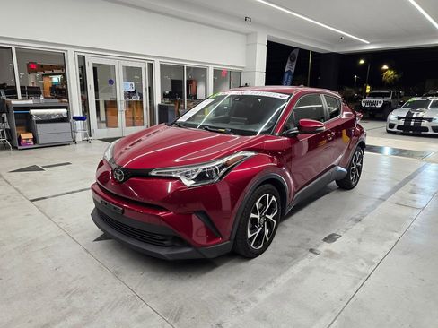 Used 2019 Toyota C-HR XLE image 2