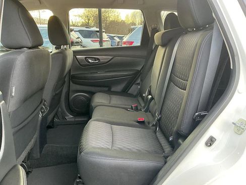 Used 2017 Nissan Rogue SV image 24