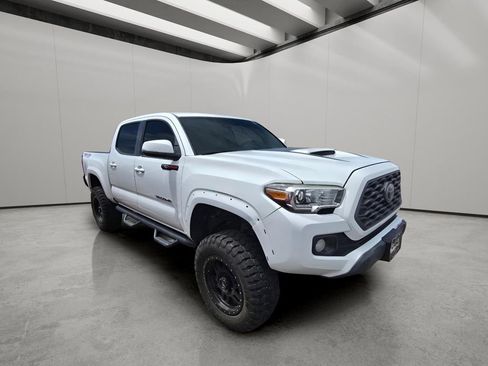 Used 2020 Toyota Tacoma TRD Sport w/ Technology Package AWD/4WD image 9