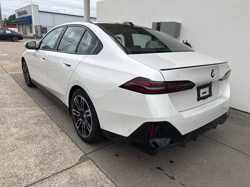 Used 2024 BMW 530i w/ Executive Package RWD image 3