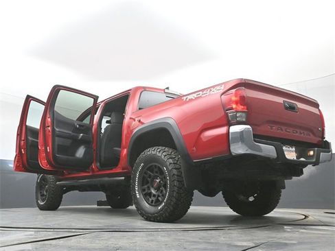 Used 2017 Toyota Tacoma TRD Off-Road w/ Tow Package (A/T) image 55