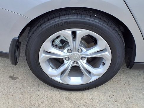Used 2025 Honda Accord LX image 9