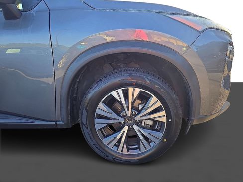 Used 2023 Nissan Rogue SV image 2