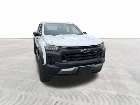 Used 2024 Chevrolet Colorado Trail Boss w/ Advanced Trailering Package AWD/4WD image 2