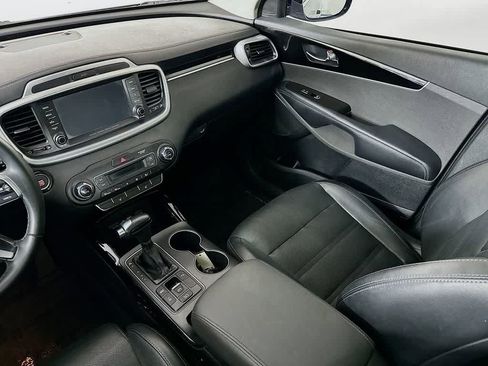 Used 2019 Kia Sorento SX image 11