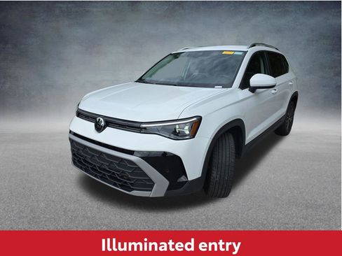 Used 2025 Volkswagen Taos SE FWD image 10