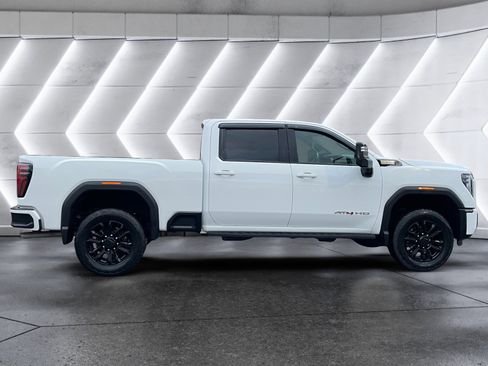 Used 2024 GMC Sierra 2500 AT4 w/ Technology Package image 7