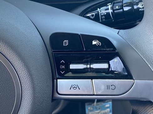Certified 2025 Hyundai Elantra SE FWD image 23